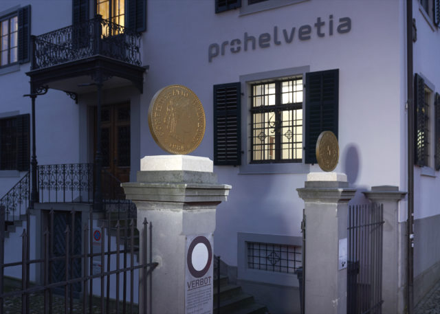 LIBERTAS LIBERTAS – Elena Montesinos - Two large tossing coins installed on Pro Helvetia's headquarters portal in Zurich