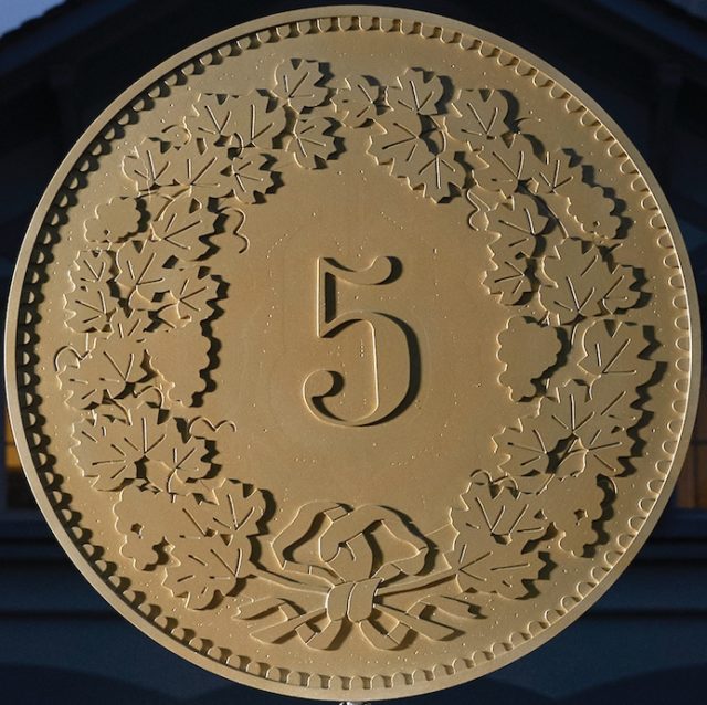 LIBERTAS LIBERTAS – Elena Montesinos - Two large tossing coins installed on Pro Helvetia's headquarters portal in Zurich