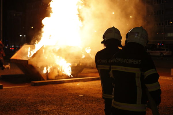 BONFIRE OF POVERTY – Le Bûcher des Endettés – photo by Lumière Noire, 2019